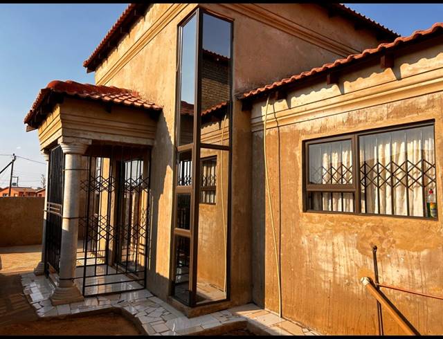 3 BEDROOM HOUSE FOR SALE IN GOLDEN GARDENS